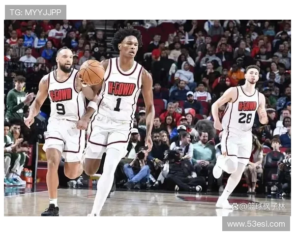 NBA火箭队与雄鹿队比赛数据对比与得分分布